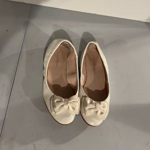 Girls ruby and bloom white patent bow ballet flat with bow size 1-1/2